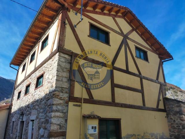 Masía en venta en Boca de Huérgano. Casa a la venta en Besande, a pocos kilómetros de Riaño. Masías Boca de.