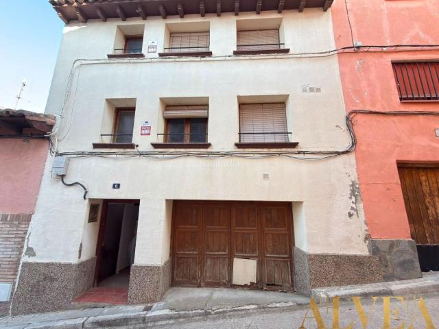 Masía en venta en Borja. Casa de pueblo para reformar en Borja 3 plantas y bodega, 49.400. Masías.
