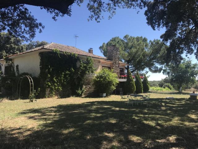 Masía en venta en Brihuega. Masías.