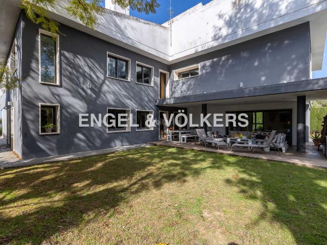 Chalet en venta en Camas, Colina Blanca Las Canteras. Elegancia y distinción con piscina y jardín privados, en exclusiva urbanización, a 10 minutos de Sevilla. Chalets.