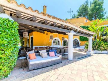 Masía en venta en Canyelles. Casa rural de 9 dormitorios en venta en Olivella, Barcelona. Masías.