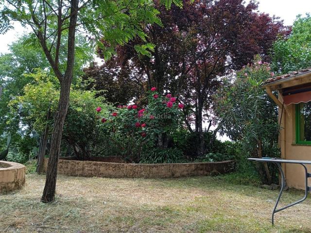 Masía en venta en Candeleda. Candeleda Casa rústica 155 m2 útiles en 3 Ha. arboladas. 3 hab, 2 baños. + cabaña madera 2 hab y aseo, piscina y nave de 150m2. Masías.