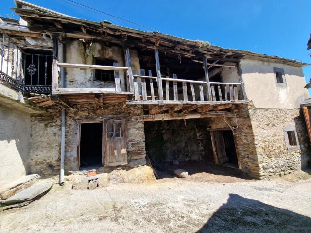 Masía en venta en Cangas del Narcea. Se vende magnífica propiedad situada en Moral, un tranquilo pueblo del concejo de Cangas del Narcea. Masías Cangas del.