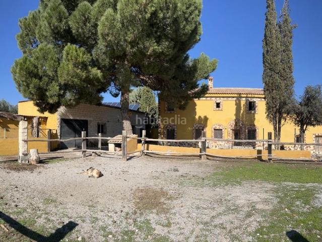 Masía en venta en Caniles. Magnífico cortijo situado en una parcela de 2,4 hectáreas aproximadamente 5,93 acres con 8 dormit. Masías.