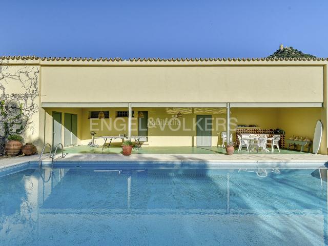 Chalet en venta en Cabrera de Mar. Propiedad única e irrepetible frente al Mediterráneo. Chalets Cabrera de.