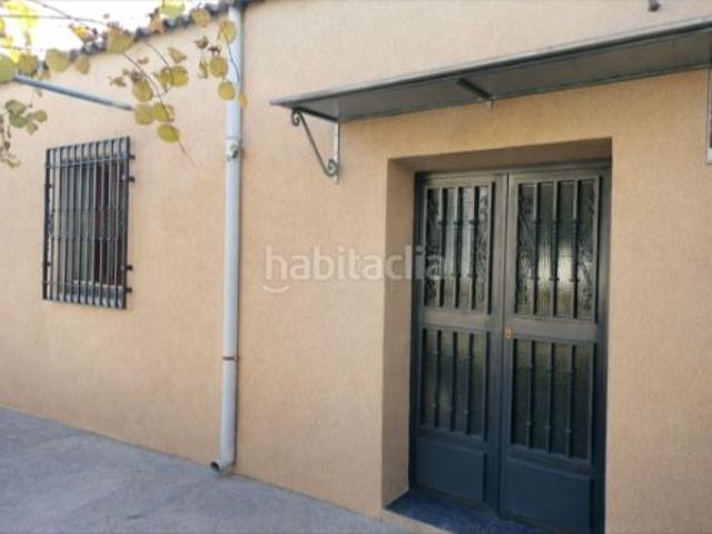 Masía en venta en Cádiar. Casa rural tranquila vallada por alrededor con terreno de frutales,olivos y flores. Masías.