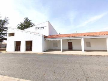 Masía en venta en Calvarrasa de Abajo. Tranquilidad rural muy próximo a la ciudad. Masías Calvarrasa de.