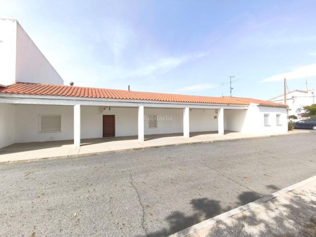 Masía en venta en Calvarrasa de Abajo. Tranquilidad rural muy próximo a la ciudad. Masías Calvarrasa de.