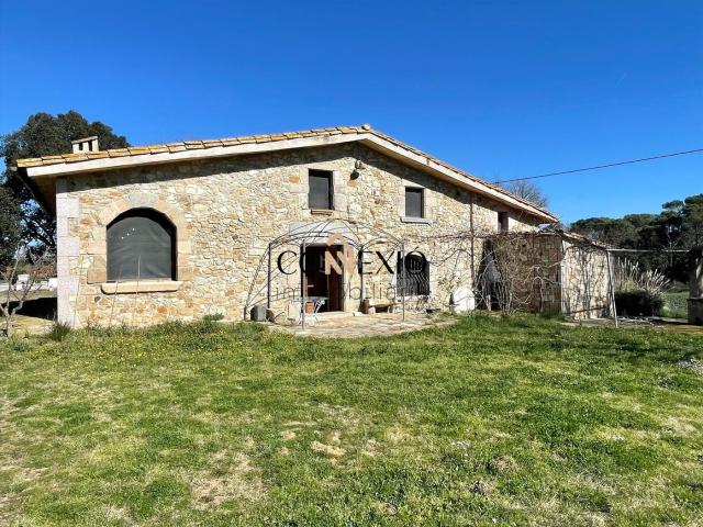 Masía en venta en Caldes de Malavella. MASÍA RESTAURADA DEL SIGLO XVIII EN CALDES DE MALAVELLA CON PISCINA Y 3,5 HECTÁREAS. Masías Caldes de.