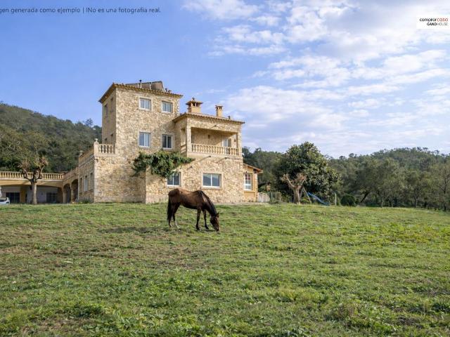Masía en venta en Caldes de Malavella. Finca Rústica a 10 km de la AP7 Finca con Casa, Cuadras y Piscina en Caldes de Malavella. Masías Caldes de.