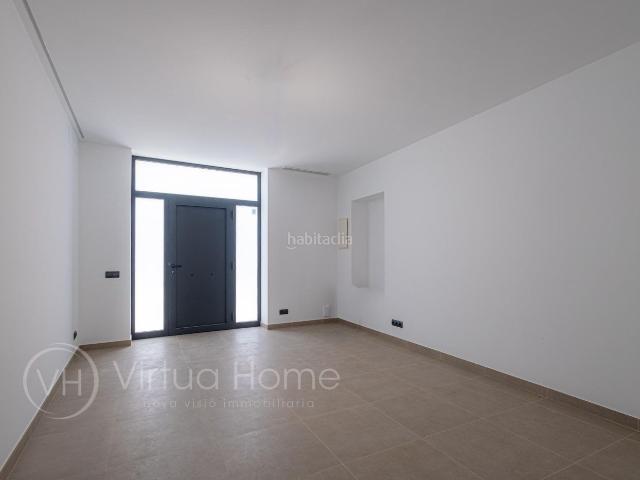 Masía en venta en Calella. Casa de pueblo totalmente rehabilitada con terraza privada en el centro de Calella. Masías.