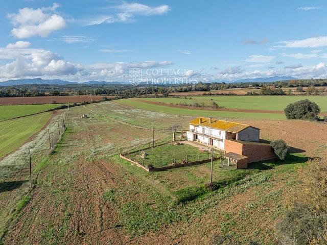 Masía en venta en calle Afores, Viladasens, de 372 m² 6 habitaciones por 500.000