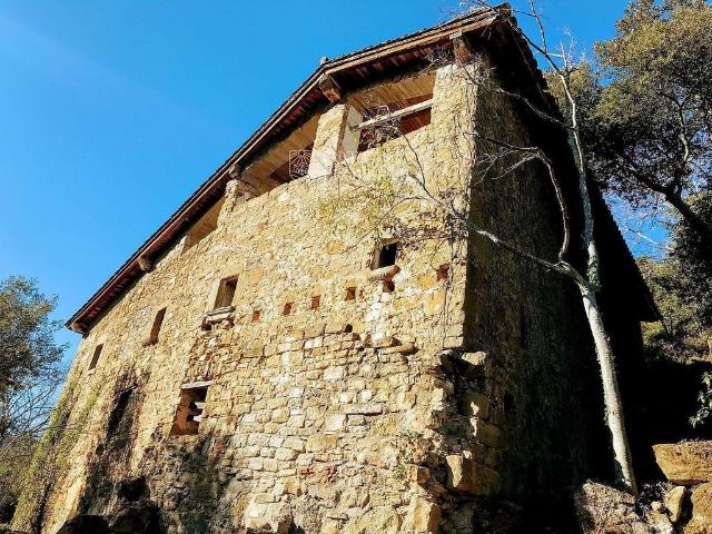 Masía en venta en calle, Besalú, de 570 m² 3 habitaciones por 395.000