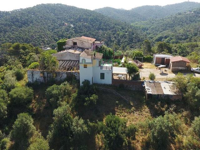Masía en venta en calle De Can Fló, Sant Cugat del Vallès, de 1.200 m² 2 habitaciones por 690.000
