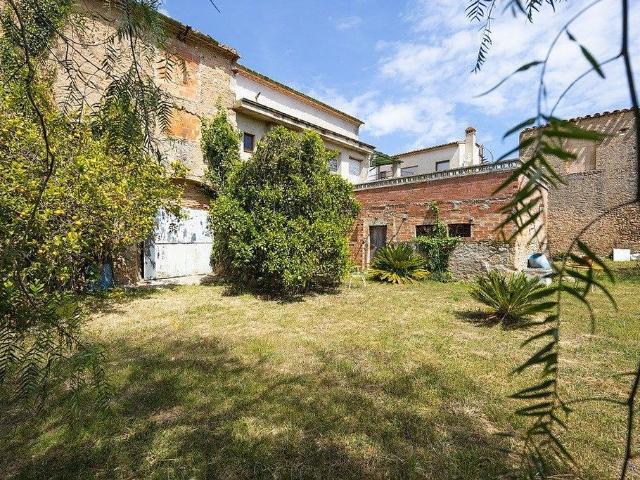 Masía en venta en calle De la Font, Garrigàs, de 800 m² 10 habitaciones por 475.000