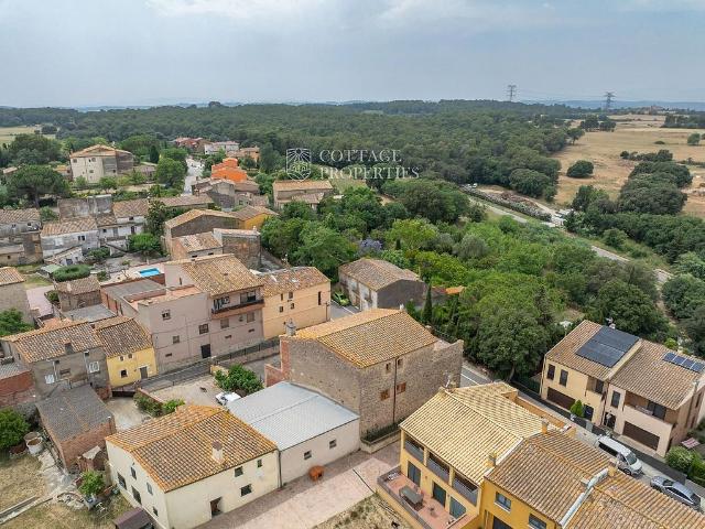 Masía en venta en calle De L'esglesia, Garrigàs, de 564 m² 3 habitaciones por 425.000