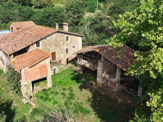 Masía en venta en calle Vial, Santa Pau, de 1.130 m² 7 habitaciones por 450.000