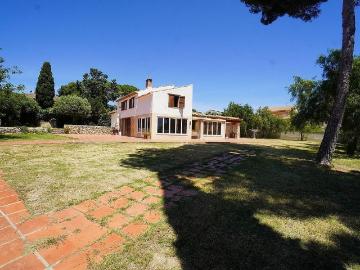 Masía en venta en calle Iris, Vendrell, El, de 335 m² 5 habitaciones por 640.000