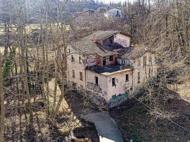Masía en venta en calle Lloc Mas El Moli de la Torre, Olot, de 1.000 m² 10 habitaciones por 290.000