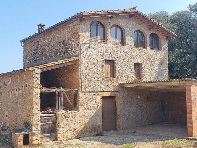 Masía en venta en calle Nou, Serinyà, de 500 m² 3 habitaciones por 425.000