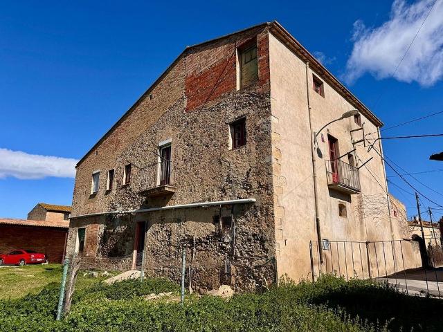 Masía en venta en calle Nou, Peralada, de 583 m² 4 habitaciones por 470.000