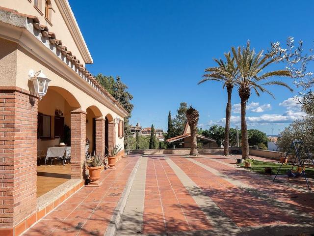 Masía en venta en calle Pau Casals, Almoster, de 400 m² 6 habitaciones por 595.000