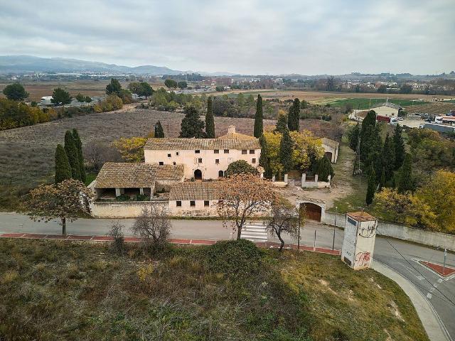 Masía en venta en calle Sant Miquel, Banyeres del Penedès, de 650 m² 8 habitaciones por 695.000