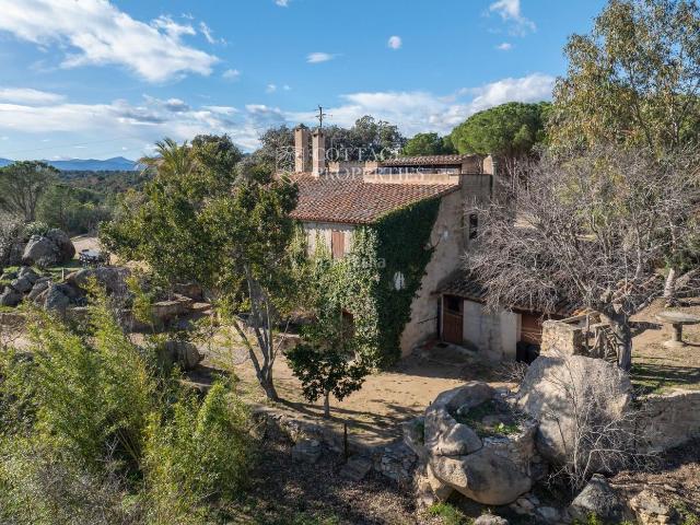 Masía en venta en Capmany. Masia del siglo XVIII en venta en Capmany, Alt Emporda, Girona. Masías.