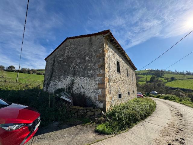 Masía en venta en Carranza. Se vende casa en entorno rural en el valle de Carranza. Consta con 3 habitaciones cocina y baño. Parcela de 800m2. Masías.