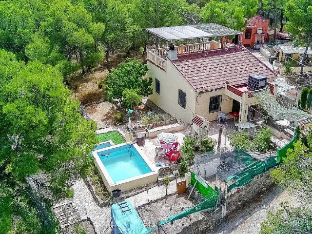 Masía en venta en Castalla. Finca Rústica Con Piscina, Vivienda Recién Reformada Y Vistas Panorámicas En Castalla. Masías.