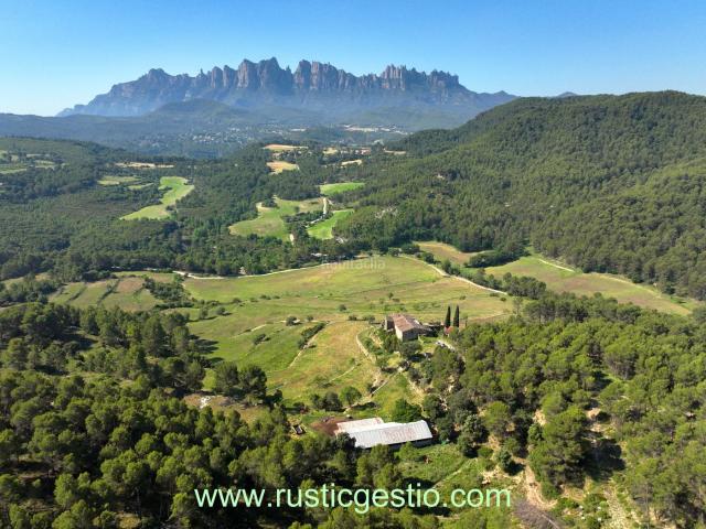 Masía en venta en Castellgalí. Finca rústica amb masia i granja a Castellgalí Barcelona. Masías.