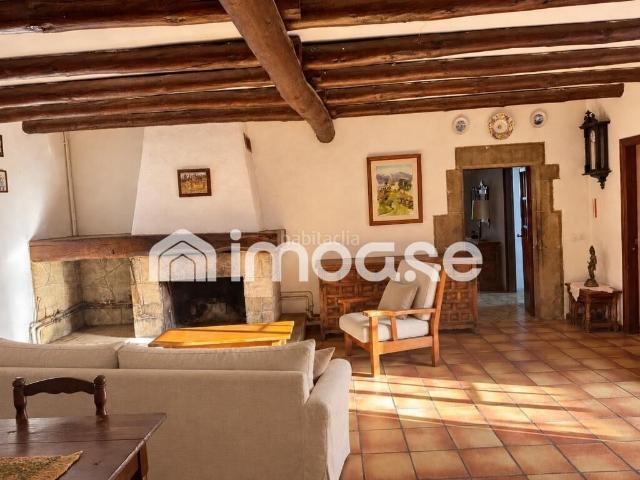 Masía en venta en Castellgalí. Masía con encanto, antigua bodega, amplio jardín y vistas a Montserrat en el centro de Castellgalí. Masías.