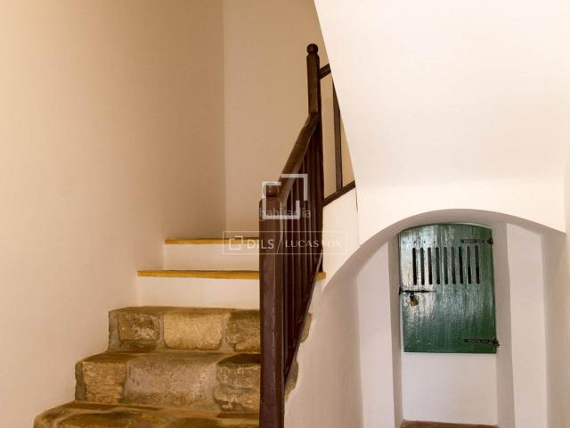 Masía en venta en Castellet i la Gornal. Masía de 12 dormitorios con viñedos, en venta en Penedès. Masías Castellet i la.