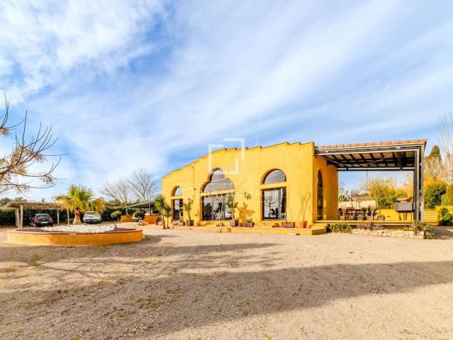 Masía en venta en Castellví de la Marca. Finca ecuestre con vivienda, piscina y establos en el Penedès, Barcelona. Masías Castellví de la.