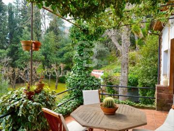 Masía en venta en Castellví de Rosanes. Encantadora propiedad rodeada de naturaleza y viñedos en Castellví de Rosanes. Masías Castellví de.