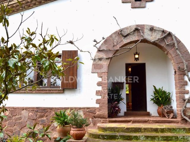 Masía en venta en Castellví de Rosanes. Encantadora propiedad rodeada de naturaleza y viñedos en Castellví de Rosanes. Masías Castellví de.