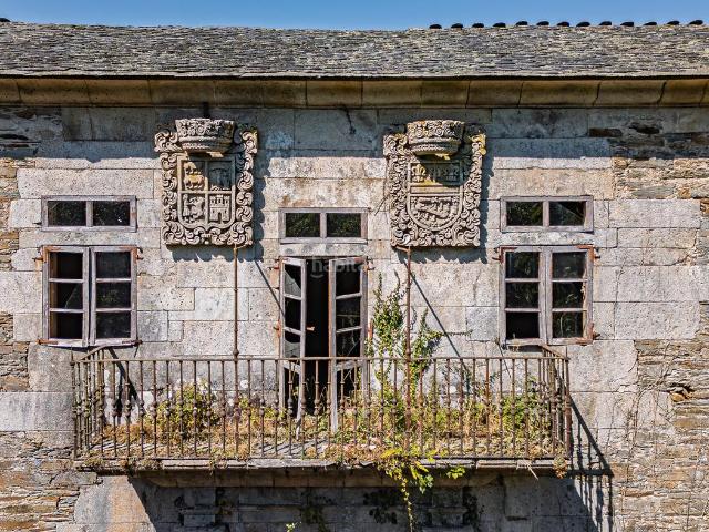 Masía en venta en Castroverde. Pazo histórico del siglo XVII con 9 hectáreas en Castroverde. Masías.