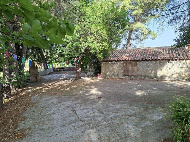 Masía en venta en Caspe. Finca de regadío de 7.885m2 + casa de 62m2. Caspe. 88.000. Masías.
