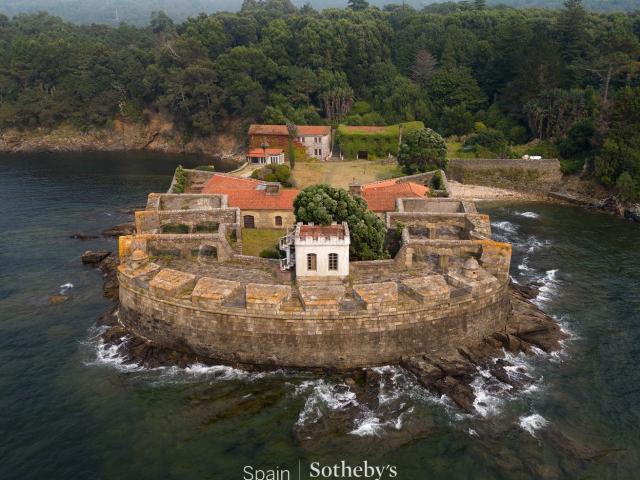 Masía en venta en Cee. Castillo Fortaleza siglo XVIII en la Costa da Morte A Coruña. Masías.