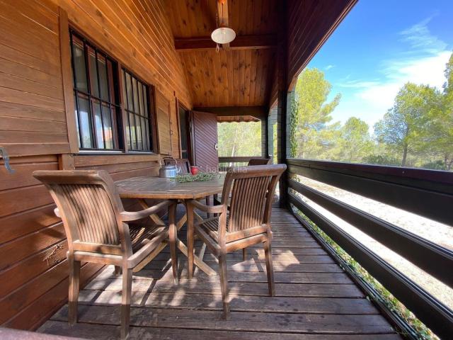 Masía en venta en Chella. Casa de madera de 14.608m2 de terreno proyecto Hotelapartamentos en zona privilegiada de Chella. Masías.