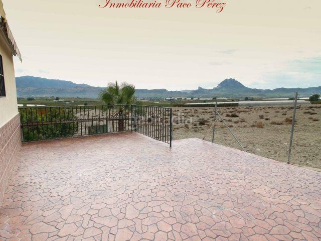 Masía en venta en Cieza. Preciosa casa de campo en el Paraje Cabezo Redondo, dispone de 5 Tahullas. Masías.