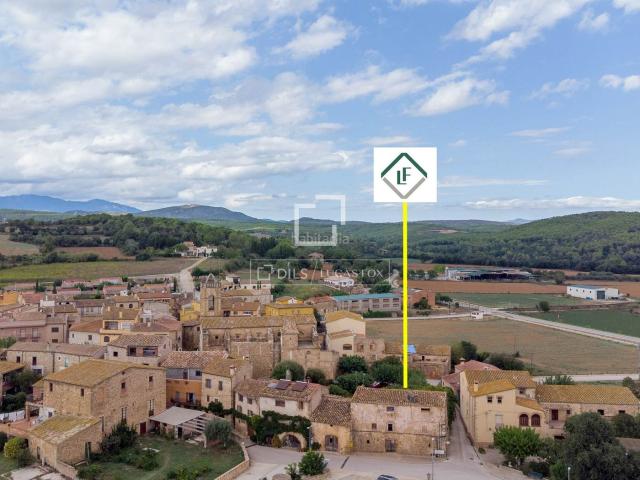 Masía en venta en Cistella. Casa pairal totalmente a reformar con jardín privado en venta en Alt Empordà, Girona. Masías.