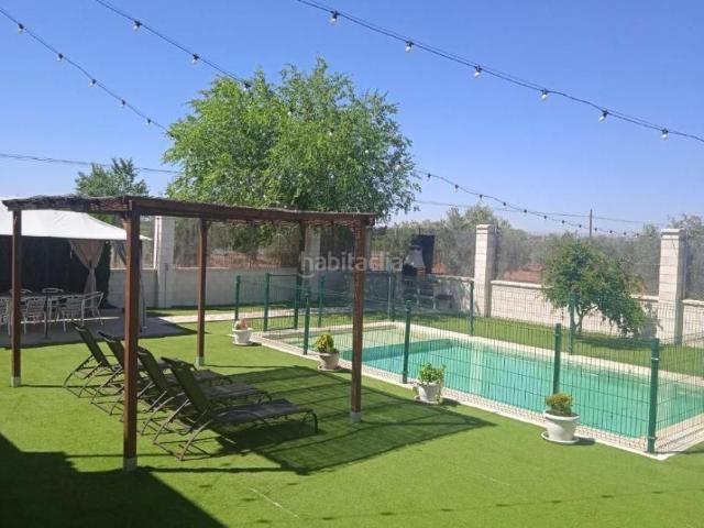 Masía en venta en Ciudad Real, Larache. Complejo rural en Valdepeñas con piscina, zona de barbacoa y parking privado. Masías Ciudad.