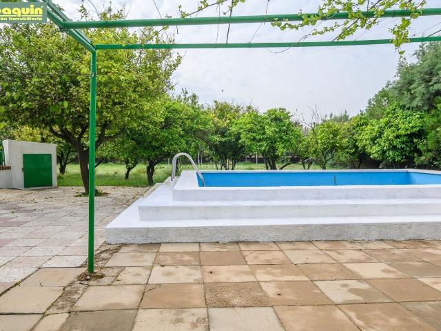 Masía en venta en Córdoba, Alcolea. Parcela con casa y piscina en Urb. La Campiñuela. Masías.