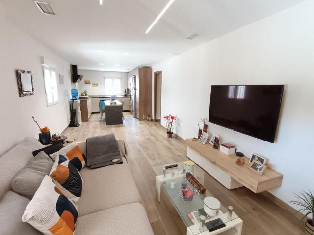 Masía en venta en Córdoba, El Higuerón. CASA CON TERRENO RÚSTICO EN LAS PERLASNO HIPOTECABLE. Masías.