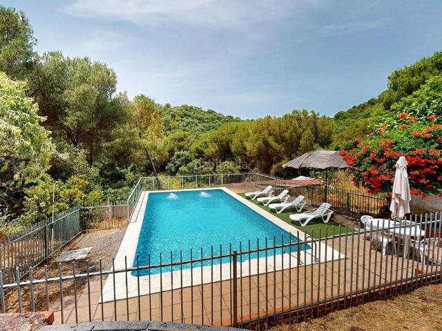 Masía en venta en Córdoba, Sta. Marina San Andrés San Pablo San Lorenzo. MAGNIFICA FINCA DE 25.000 METROS CUADRADOS, EN PLENA SIERRA DE CORDOBA. CON UNA CASA DE 4 DORMITOIROS, CON PISCINA.