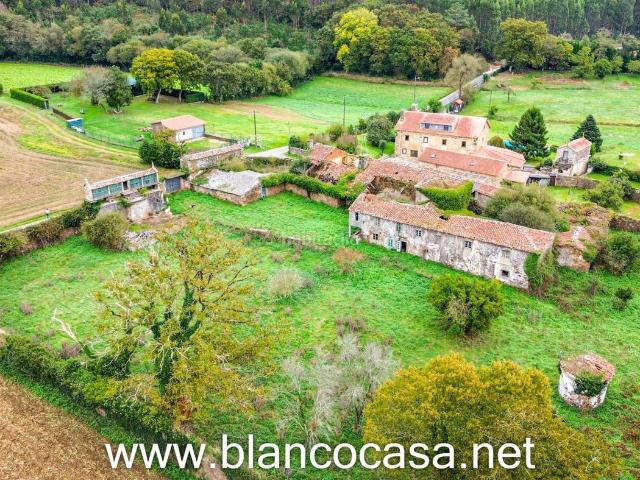 Masía en venta en Coristanco. Antiguo PAZO para REFORMAR 6.200 m2 de SOLAR URBANO a 1,2 km del REFUGIO DE VERDES Coristanco A Coruña. Masías.