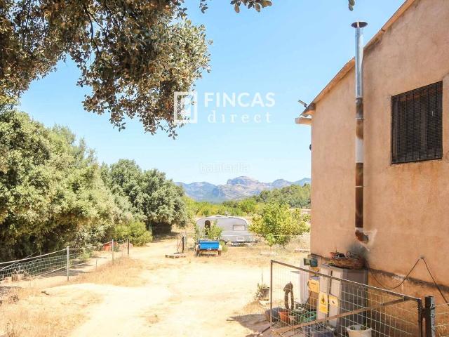 Masía en venta en Cretas. Finca rústica con maset autosuficiente de 1 dormitorio e instalaciones ecuestres, entre Arnes y Cretas. Masías.