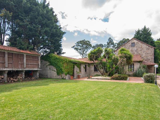 Masía en venta en Cuntis. Casa Grande de A Pedreira, HotelBoutique. Masías.