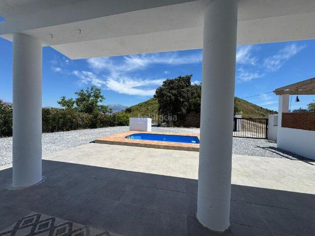 Masía en venta en Cútar. Casa de campo con piscina y amplia parcela. Masías.